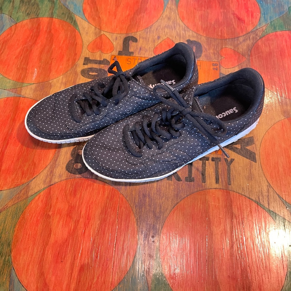 Saucony Polka Dot Running Shoes Athletic Sneakers Tennis Shoes Womens size 7.5